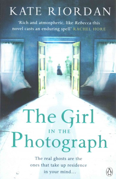 The girl in the photograph / Kate Riordan.